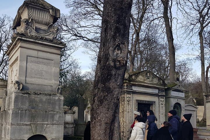 Father-Lachaise stories and mysteries told by an actor — photo 12