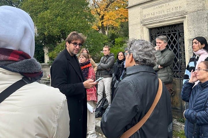 Father-Lachaise stories and mysteries told by an actor — photo 2