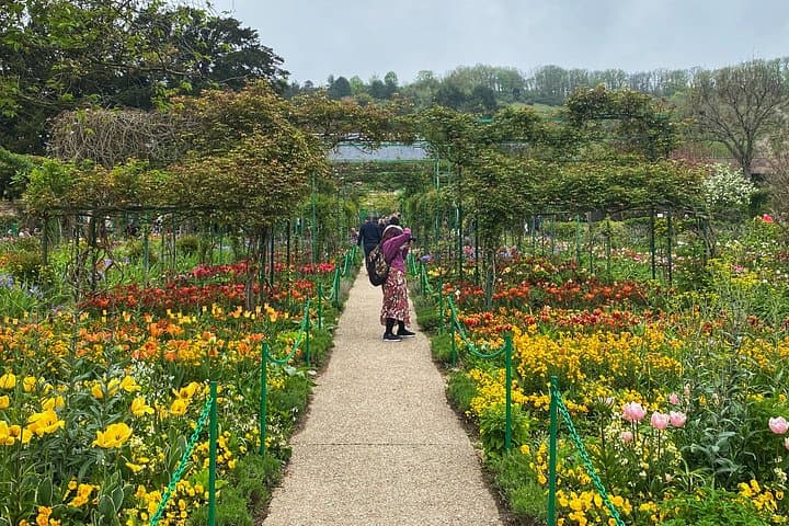 Giverny Monet’s Gardens & Old Mill - Small Group with Pick Up — photo 8