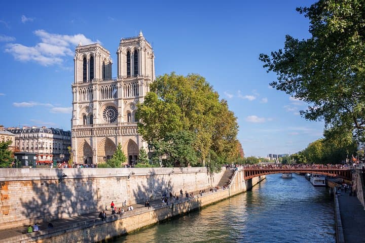 Private Guided Seine Cruise With Champagne — photo 2