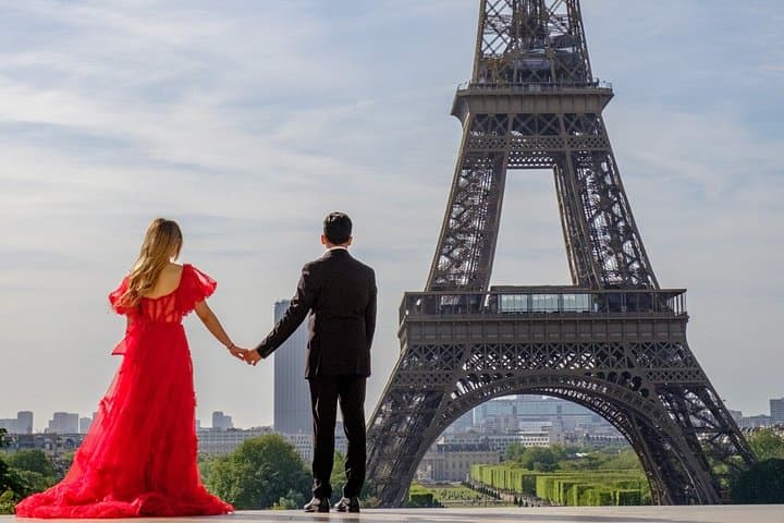 Eiffel Tower Photoshoot. ONE PRICE (Solo, Couple, Group Up to 99) — photo 1