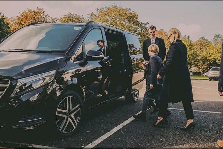 Private Transfer between Paris and CDG or Orly Airport