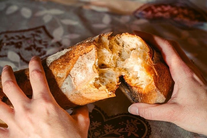 Paris Montmartre Food Tour: Local Wine, Cheese & Bakery Tastings — photo 3