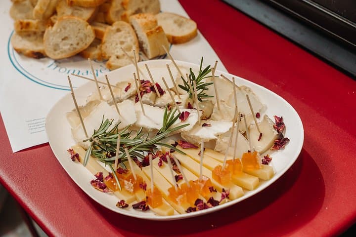 Paris Montmartre Food Tour: Local Wine, Cheese & Bakery Tastings — photo 5