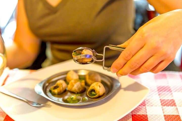 Paris Montmartre Food Tour: Local Wine, Cheese & Bakery Tastings — photo 11