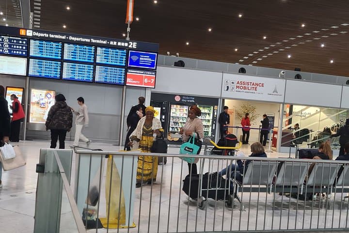 Private Airport Transfer Orly → CDG | Electric One-Way — photo 4