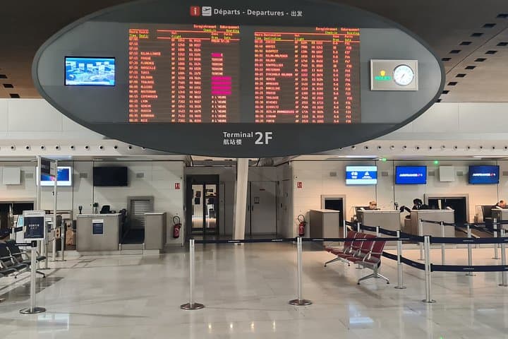 Private Airport Transfer Orly → CDG | Electric One-Way — photo 6