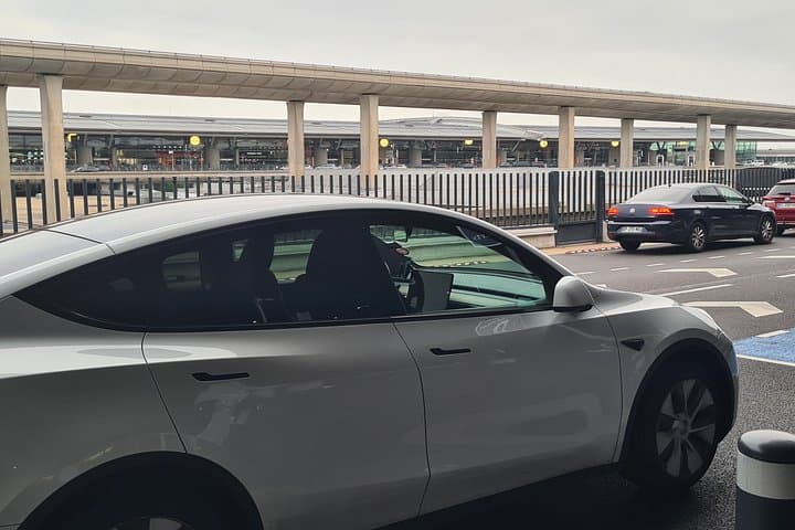 Private Airport Transfer Orly → CDG | Electric One-Way — photo 7