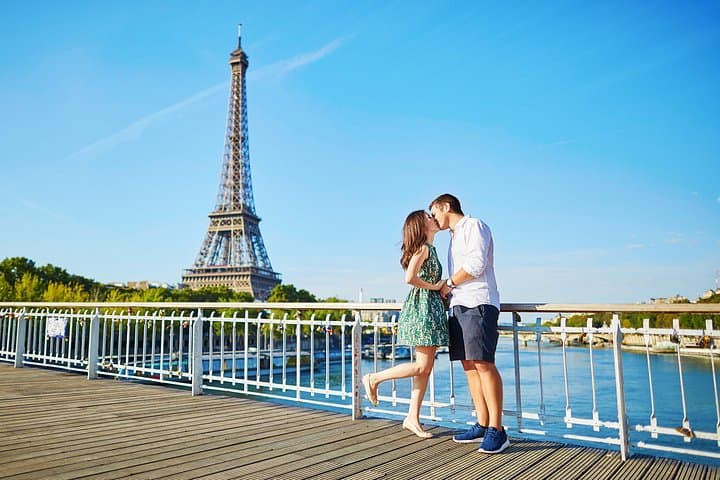 Paris: Eiffel Tower Photo Shoot — photo 9