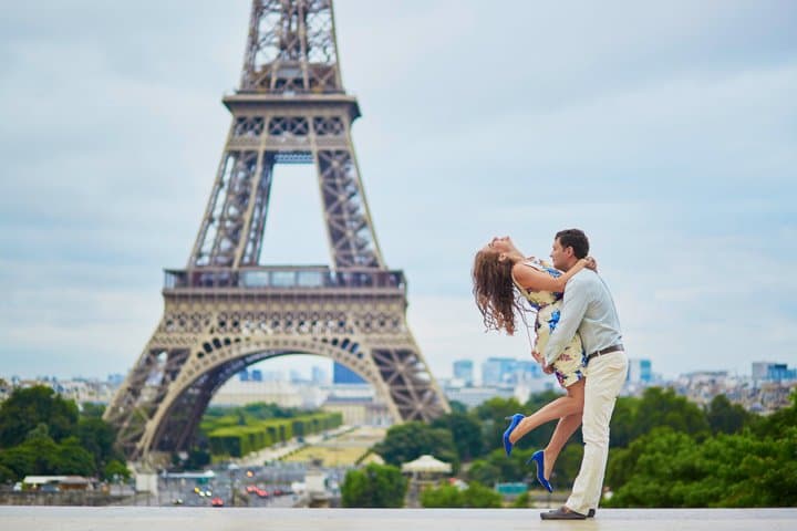 Paris: Eiffel Tower Photo Shoot — photo 3
