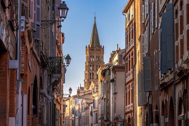 English Walking Tour to Great Monuments of Toulouse