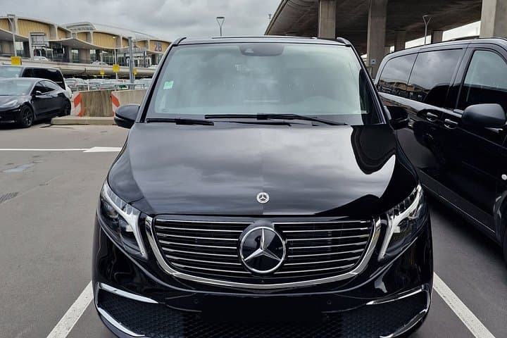 Paris Airport CDG Round-Trip Private Transfer by Luxury Van — photo 1