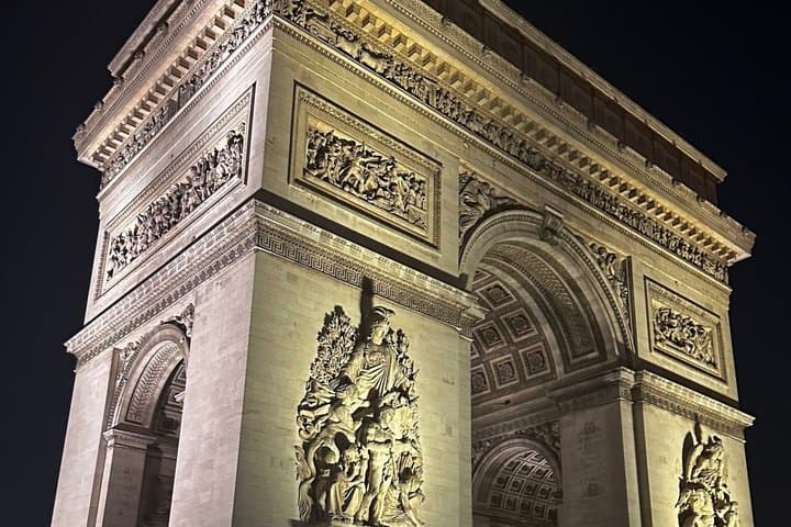 2h - Paris by Night - Private Guided Tour in a Pink 2cv — photo 2