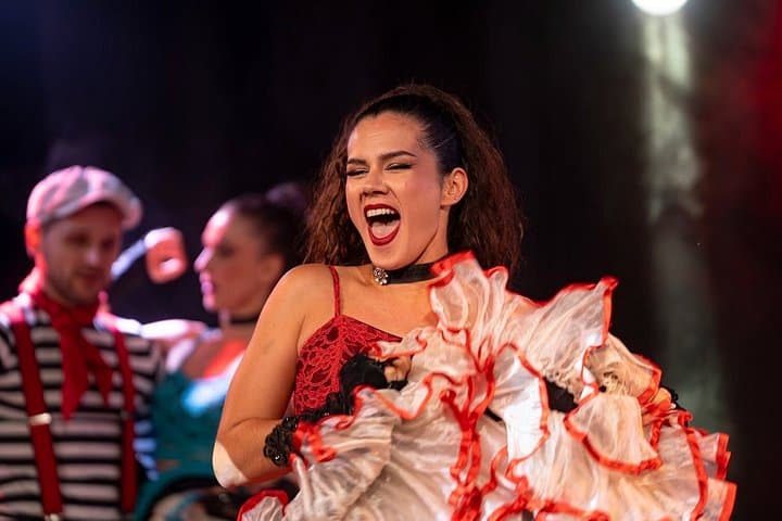 Dinner Show at the Cabaret Oh Caesar in Paris — photo 1
