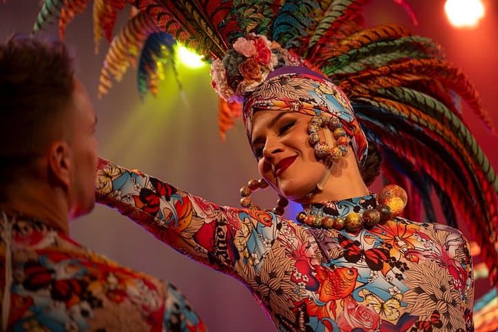 Dinner Show at the Cabaret Oh Caesar in Paris — photo 4