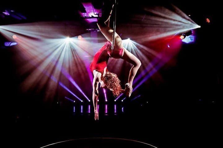 Dinner Show at the Cabaret Oh Caesar in Paris — photo 8