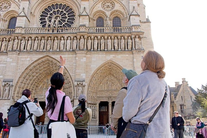 Notre-Dame Outdoor Walking Tour with Sainte-Chapelle Entry — photo 3