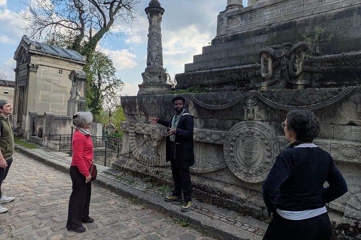 Paris: Père Lachaise Cemetery Guided Walking Tour — photo 9