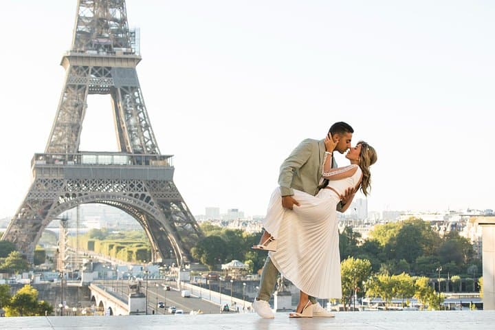 1-hour Photoshoot at the Eiffel Tower Trocadero Paris — photo 4