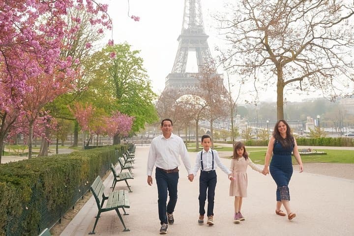 Photo Session in Paris - Photographer at the Eiffel Tower — photo 1
