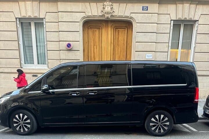 CDG or Orly Airport to Paris – Private Transfer with Meet & Greet — photo 11
