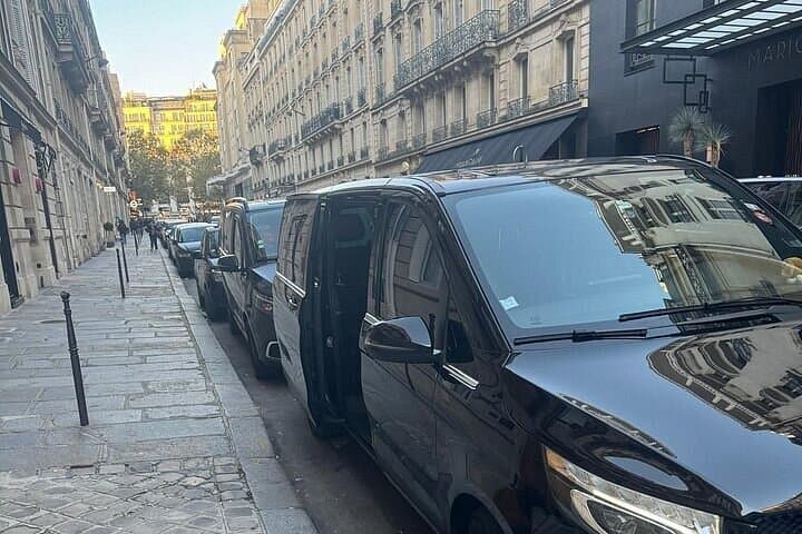 CDG or Orly Airport to Paris – Private Transfer with Meet & Greet — photo 15