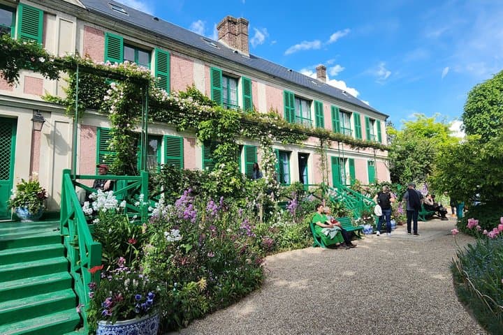 Claude Monet guided daytrip to Giverny, Vernon, Rouen from Paris — photo 2