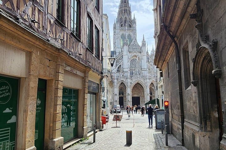 Claude Monet guided daytrip to Giverny, Vernon, Rouen from Paris — photo 20