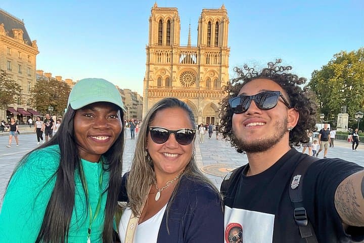 Notre Dame Interior with Crypt, Macaron or Lunch options — photo 1