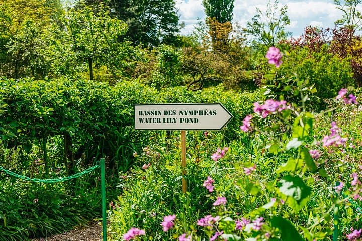 Giverny Monet’s Home and Gardens Half Day Tour from Paris — photo 8