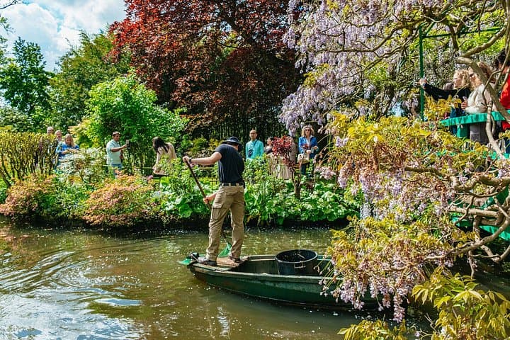 Giverny Monet’s Home and Gardens Half Day Tour from Paris — photo 7