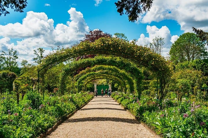 Giverny Monet’s Home and Gardens Half Day Tour from Paris — photo 6