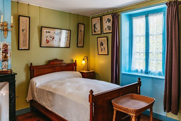Giverny Monet’s Home and Gardens Half Day Tour from Paris — photo 16