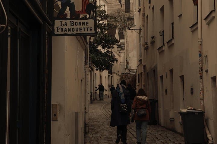 Paris: Montmartre Crime and Food Tasting Small-Group Walking Tour — photo 10