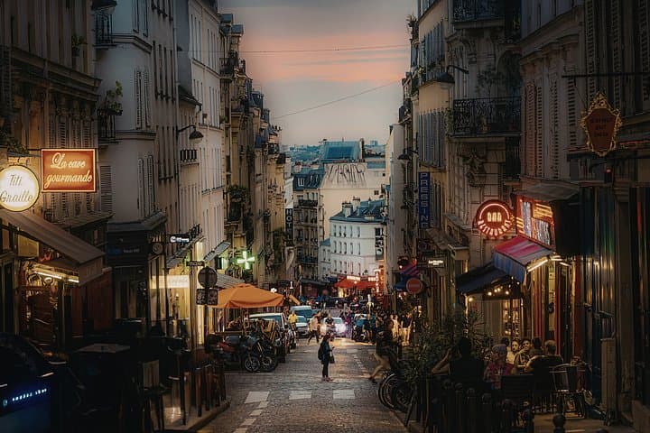 Paris: Montmartre Crime and Food Tasting Small-Group Walking Tour — photo 12