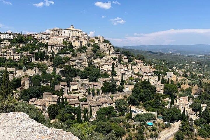 The magnificent hilltop villages of the Luberon on a private day