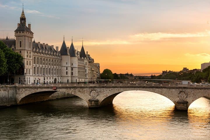 Evening Seine River Cruise with Musical Ambiance — photo 4