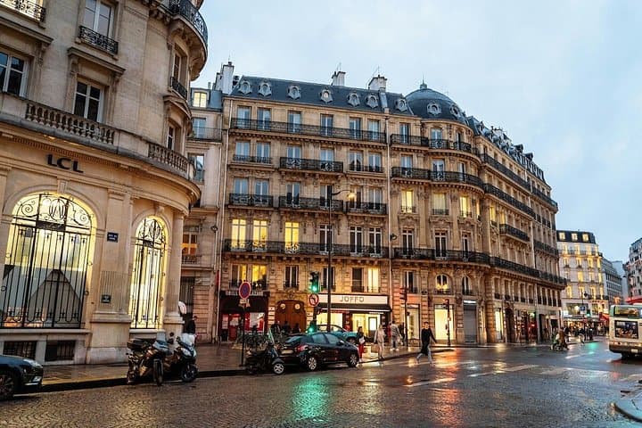 Paris Highlights — Private City Tour by van & Optional Champagne — photo 7