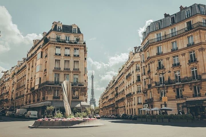 Paris Highlights — Private City Tour by van & Optional Champagne — photo 9