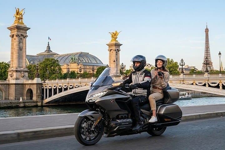 Paris Essential Private One Hour Honda Gold Wing Motorcycle Tour — photo 1