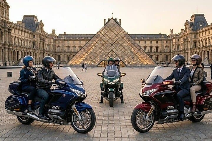Paris Essential Private One Hour Honda Gold Wing Motorcycle Tour — photo 3