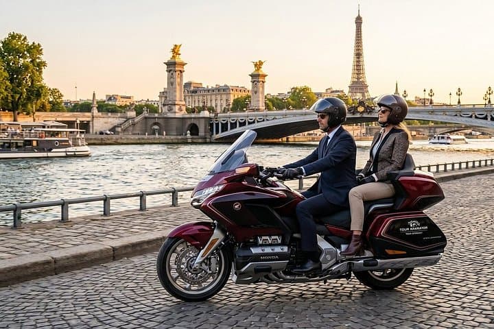 Paris Essential Private One Hour Honda Gold Wing Motorcycle Tour — photo 4
