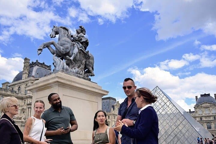 Semi-Private Paris in a Day Tour: Louvre, Montmartre & Notre Dame — photo 5