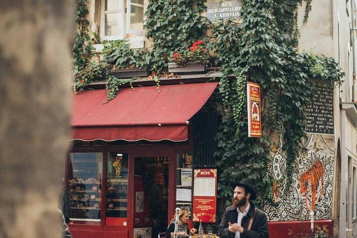Le Marais Small-Group Walking Tour & Wine Tasting by the Seine — photo 7