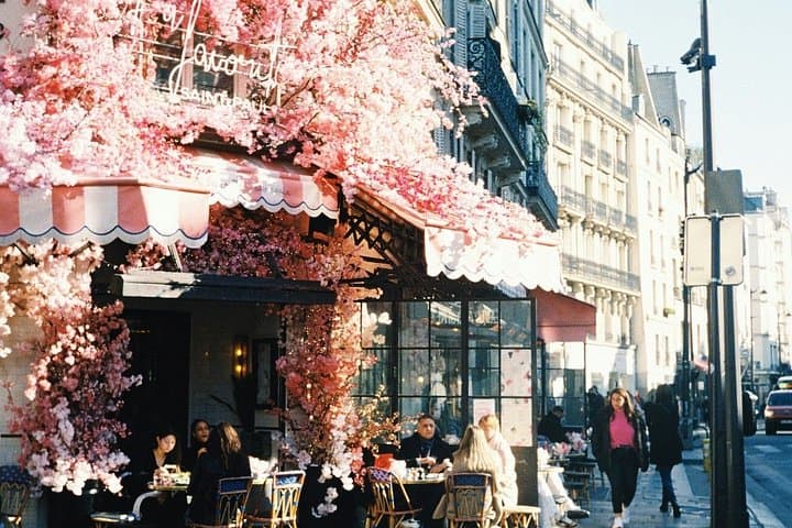 Le Marais Small-Group Walking Tour & Wine Tasting by the Seine — photo 8