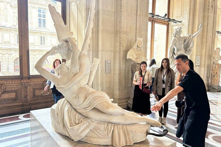 Paris: Louvre Museum Semi Private Tour — photo 3