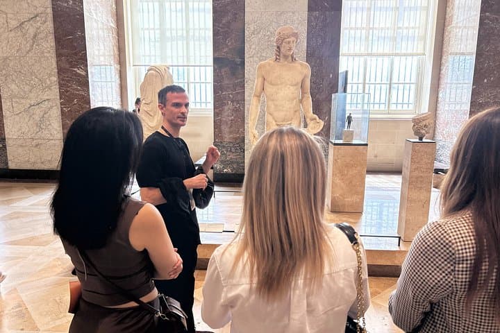 Paris: Louvre Museum Semi Private Tour — photo 9