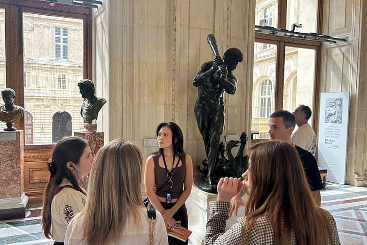 Paris: Louvre Museum Semi Private Tour — photo 11
