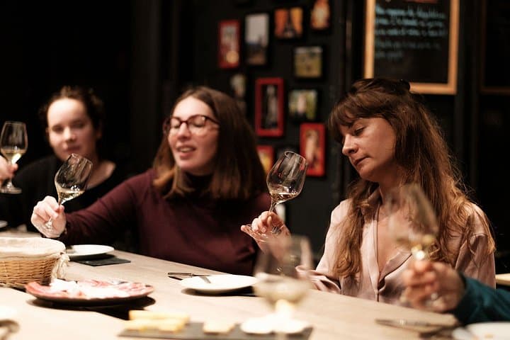 Wine and cheese tasting in Bastille — photo 1