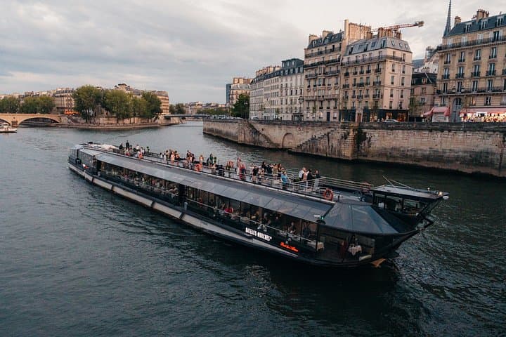 Bateaux Mouches® Dinner Cruise on the Seine River in Paris — photo 9
